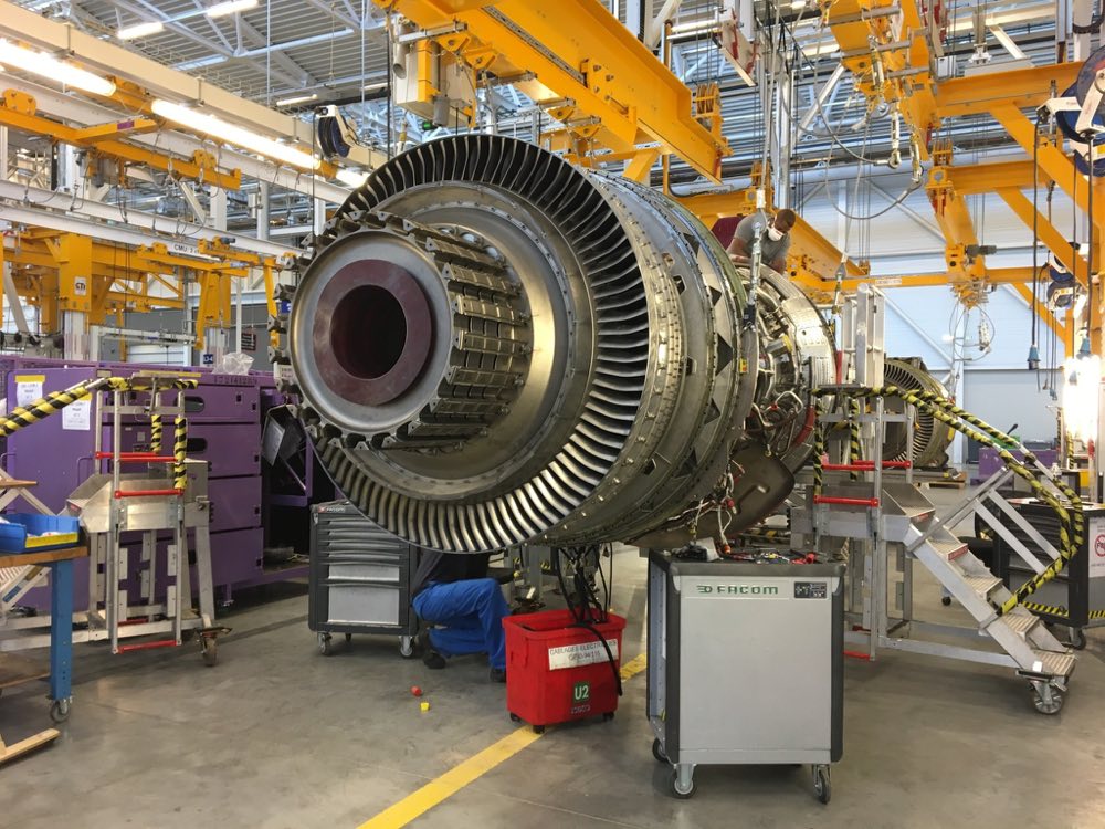Atelier de maintenance aéronautique : le terrain d'une équipe produit en milieu industriel